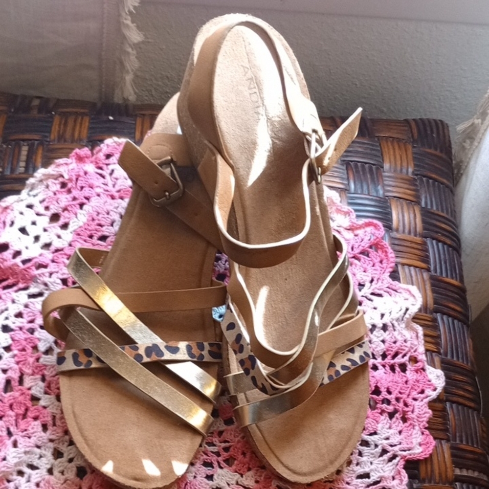 Stylish Bandolino Leopard Print Sandals